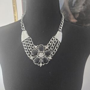 Unbranded Silver Tone Flower Necklace